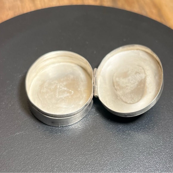 Antique Sterling Silver Pill Box with Carved Onyx Alien Head - Picture 7 of 10